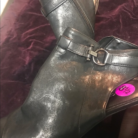 Shoes - Picture 3 of 9